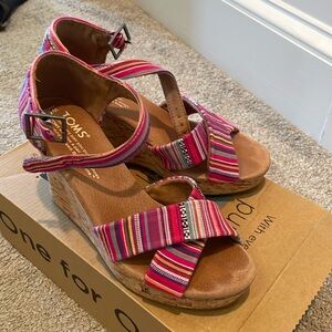 Toms. Scrappy wedge Tierra.  Size 5.5
